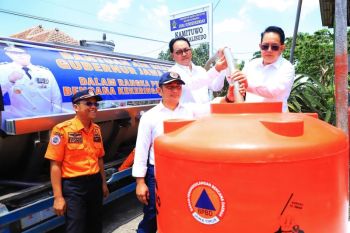 Pemprov Jatim salurkan air bersih ke Kabupaten Blitar