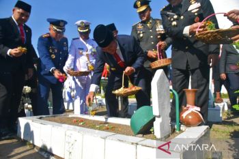 Pj Gubernur NTB ziarah ke Makam Pahlawan peringati HUT ke-79 TNI