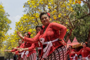 Lomba Tari Sanduk HUT TNI di Kota Batu