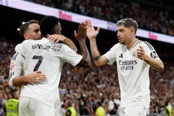 Real Madrid samai poin Barcelona usai menang 2-0