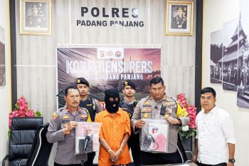 Polres Padang Panjang ungkap kasus pencurian di toko perhiasan (Video)