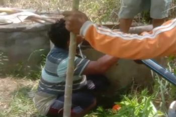 Warga Krijing Kulon Progo gotong royong pasang pipa bantuan Marija