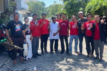 PSI Sidoarjo dampingi Mas Iin lakukan "fogging" antisipasi demam berdarah