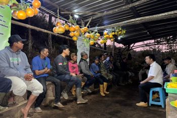 Emil Dardak berkomitmen dukung petani hutan di lereng Gunung Arjuno