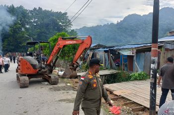 Pemkot Jayapura tertibkan lapak pedagang Pasar Youtefa