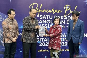 Menkominfo meluncurkan dua buku pembangunan digital nasional