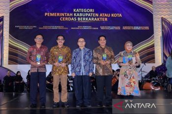 Pemda Bombana raih penghargaan kabupaten cerdas berkarakter  2024