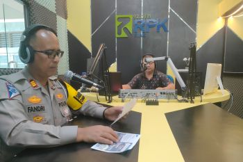 Satlantas Polres Siak sosialisasi pemilu damai melalui Radio RPK
