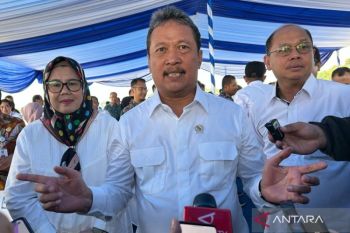 Menteri KKP Trenggono pastikan pemanfaatan pasir laut tak rusak ekosistem
