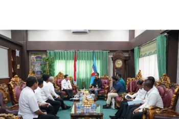 Pj Bupati Pringsewu bahas perlindungan tenaga kerja dengan BPJS