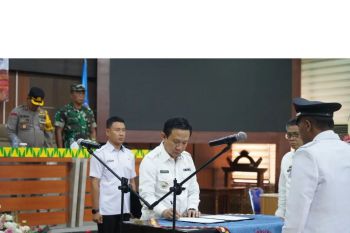 Pj Bupati Pringsewu ambil sumpah Pj Kepala Pekon Bumirejo