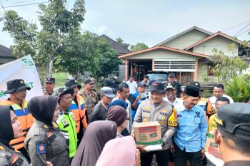Kapolres Rohil salurkan sembako ke korban banjir di Bagan Timur