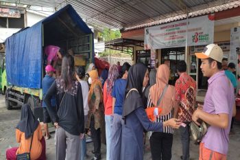 Disperindag DIY menggelar pasar murah di Samigaluh jaga daya beli warga