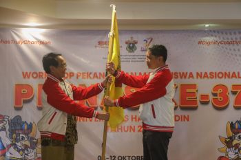 Rektor Unhas melepas keberangkatan 38 tim PKM berlaga di Pimnas Unair