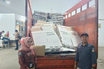 KPU Kota Madiun mulai terima sejumlah logistik untuk Pilkada 2024