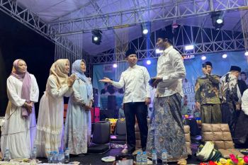 Rahmad Arsyad calon bupati Donggala yang aktif berdialog dengan warga