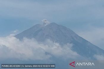 Gunung Semeru di Jawa Timur tujuh kali alami erupsi pada Sabtu pagi