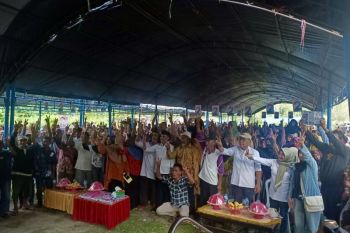 Warga Desa Sidoan Barat antusias sambut Anwar Hafid