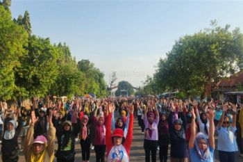 Penyuluh lintas agama serukan pilkada damai di Alun-Alun Batang