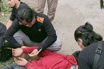 Tiga warga ditangkap setelah curi rel kereta di Karawang