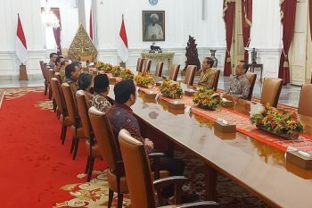 Jokowi berkenalan dengan para pimpinan MPR 2024-2029