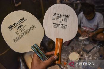 Produksi bet pingpong untuk ekspor