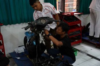 PLN UIP Nusra dan SMKN 3 Mataram dapat penghargaan Kementerian ESDM