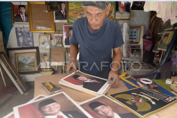 Penjualan bingkai dan foto presiden dan wapres terpilih