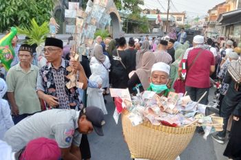 Mengenal tradisi "rebaq jangkeh" penutup bulan maulid di Mataram