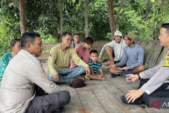 Sambangi usaha kampung, polisi Inhu titip pilkada damai