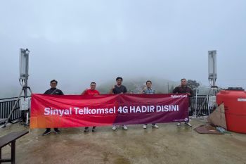 Telkomsel bantu jaringan internet "Desa di atas awan"