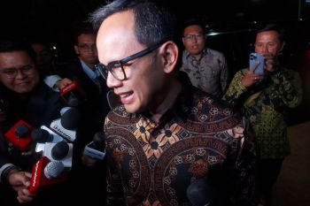 Calon menteri kabinet Prabowo-Gibran kompak kenakan batik cokelat tua ke Istana