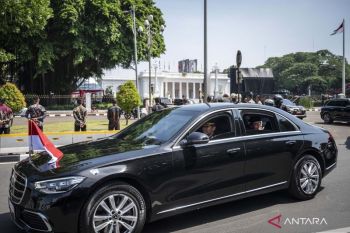 Presiden Joko Widodo tinggalkan istana menuju lokasi pelantikan presiden dan wapres terpilih&nbsp;