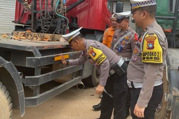 Polresta Barelang edukasi keselamatan berlalu lintas ke sopir truk