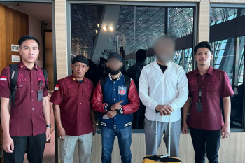 Imigrasi Agam deportase dua WNA asal Eropa pengaku Nabi