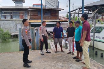 Polsek Rupat Utara sampaikan pesan pilkada damai ke kelompok nelayan