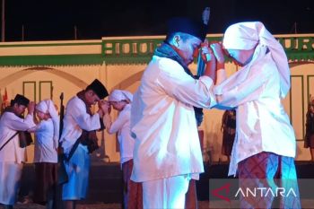 Santri gandeng seniman Surabaya gelar refleksi "Resolusi Jihad Fisabilillah" di Tugu Pahlawam