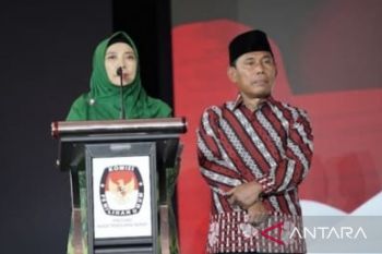 Rohmi-Firin iktiarkan NTB maju-berdaya saing saat debat perdana pilkada