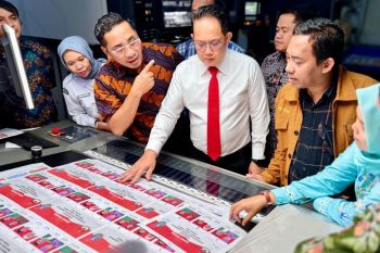 Pj Gubernur Jatim tinjau pencetakan surat suara pilkada
