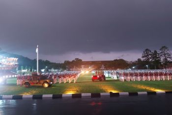 Presiden Prabowo memimpin Parade Senja di Akmil Magelang