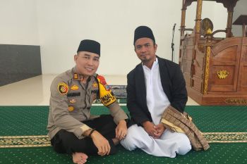 Kapolsek Kempas jalin silaturahmi dengan GP Ansor Kempas wujudkan pilkada damai