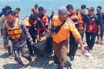 Tim SAR evakuasi nelayan jatuh saat memancing di Alor