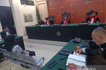 Hakim tunda sidang guru honorer Supriyani karena beda pendapat JPU dan penasihat