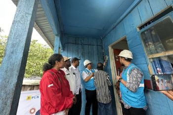 PLN UP3 Palu bantu sambungan listrik gratis kepada 57 warga prasejahtera