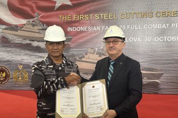 Pemotongan baja pertama KCR-70M Indonesia resmi dilakukan