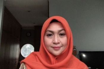 Mengenal Dina Mariana dan karya-karyanya