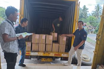 KPU Pasaman Barat sortir-lipat surat suara pilkada pada 4-5 November