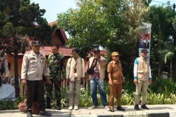 Polsek Lima Puluh monitoring pemasangan baliho Pilkada 2024