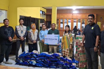 PLN salurkan bantuan 100 paket untuk korban cuaca ekstrem di Sidrap Sulsel