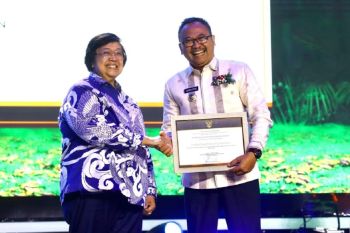 Pj Wako Payakumbuh terima penghargaan dari KLHK